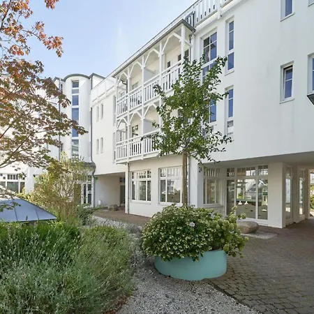 Moderne In Sellin (Rugen)